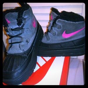 Winter Sale $21--Nike Woodside Chuckka ACGs